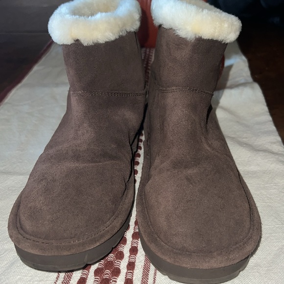 MK brown Winter booties w/ gold hardware size 8: Leather, rubber sole, sheep fur - Picture 5 of 5